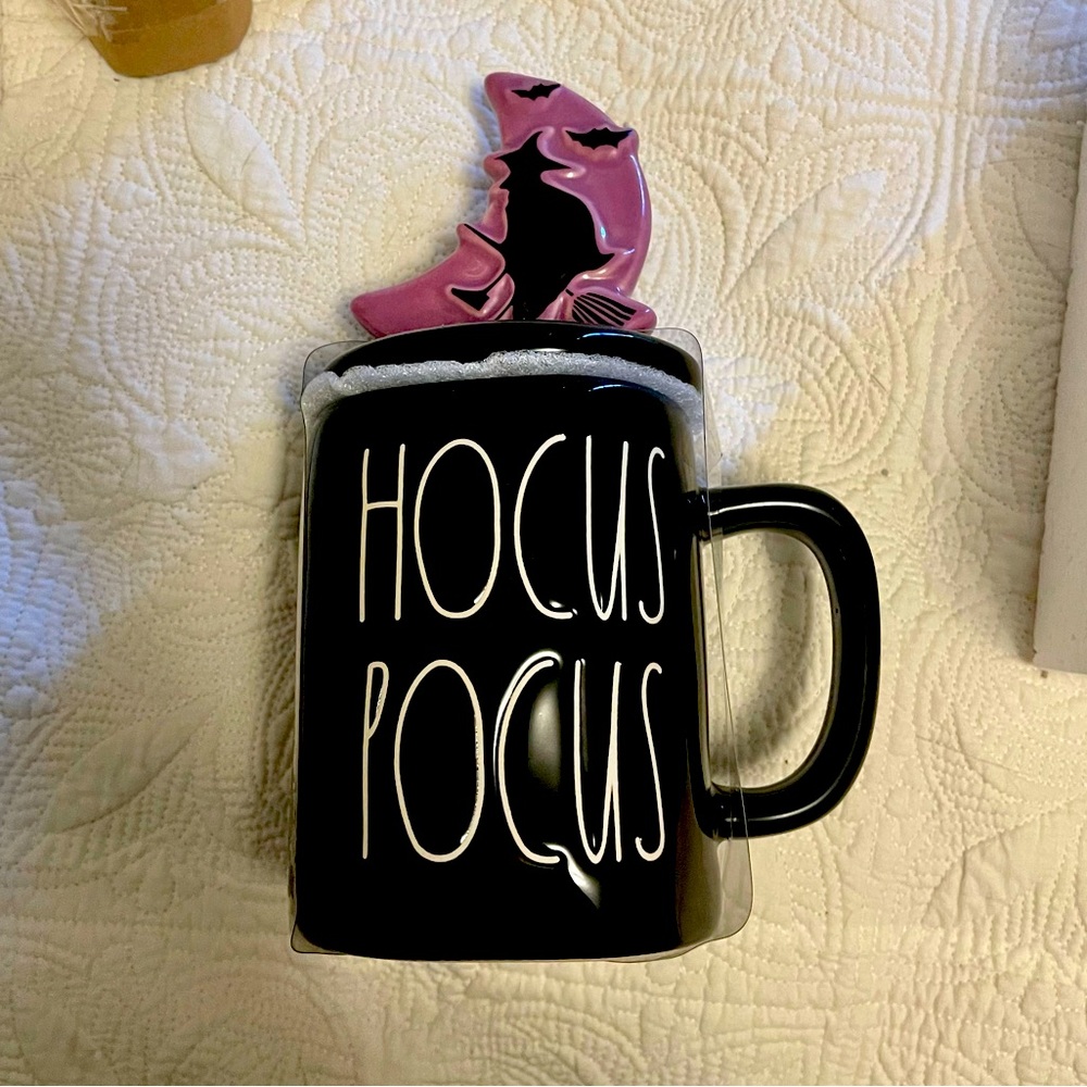 New in box Rae Dunn Hocus Pocus topper mug
